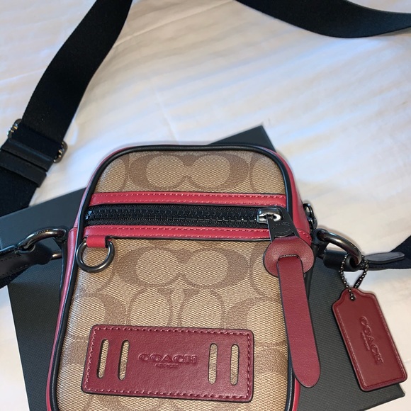 COACH Men’s crossbody bag and revesable belt - Picture 2 of 3